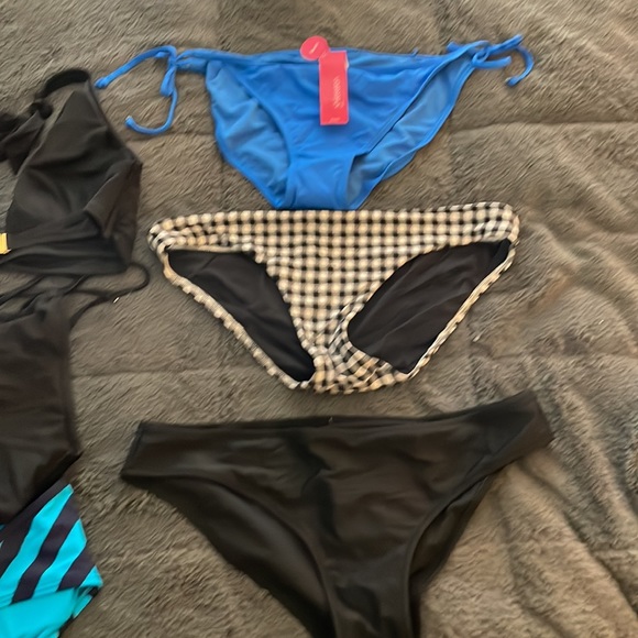 👙 Bundle of Misc. Bikini Tops and Bottoms👙 - Picture 4 of 5